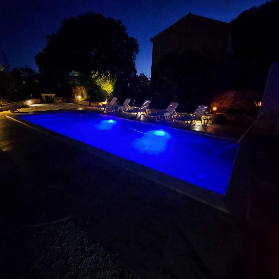 Eti And Mia Holiday Apartments Muntic Bagian luar foto