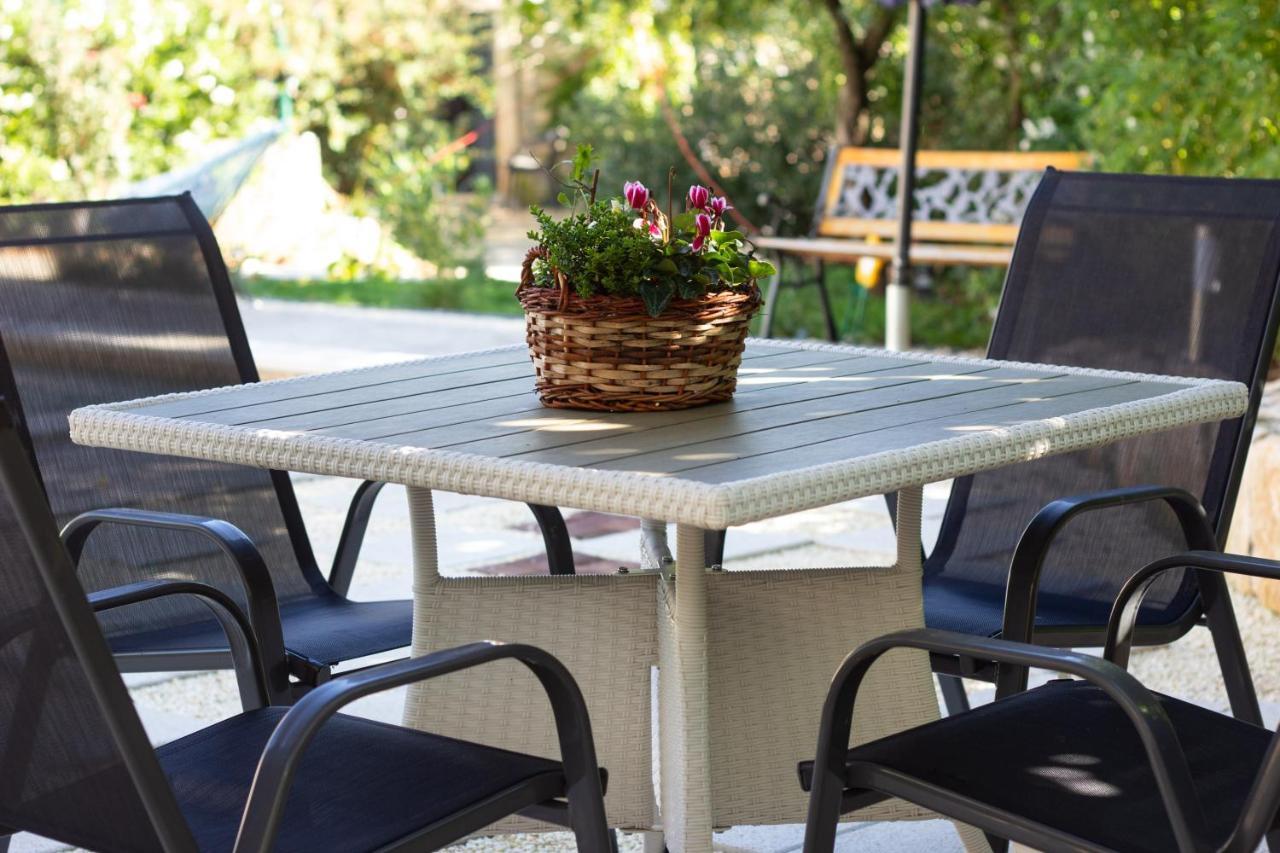 Eti And Mia Holiday Apartments Muntic Bagian luar foto