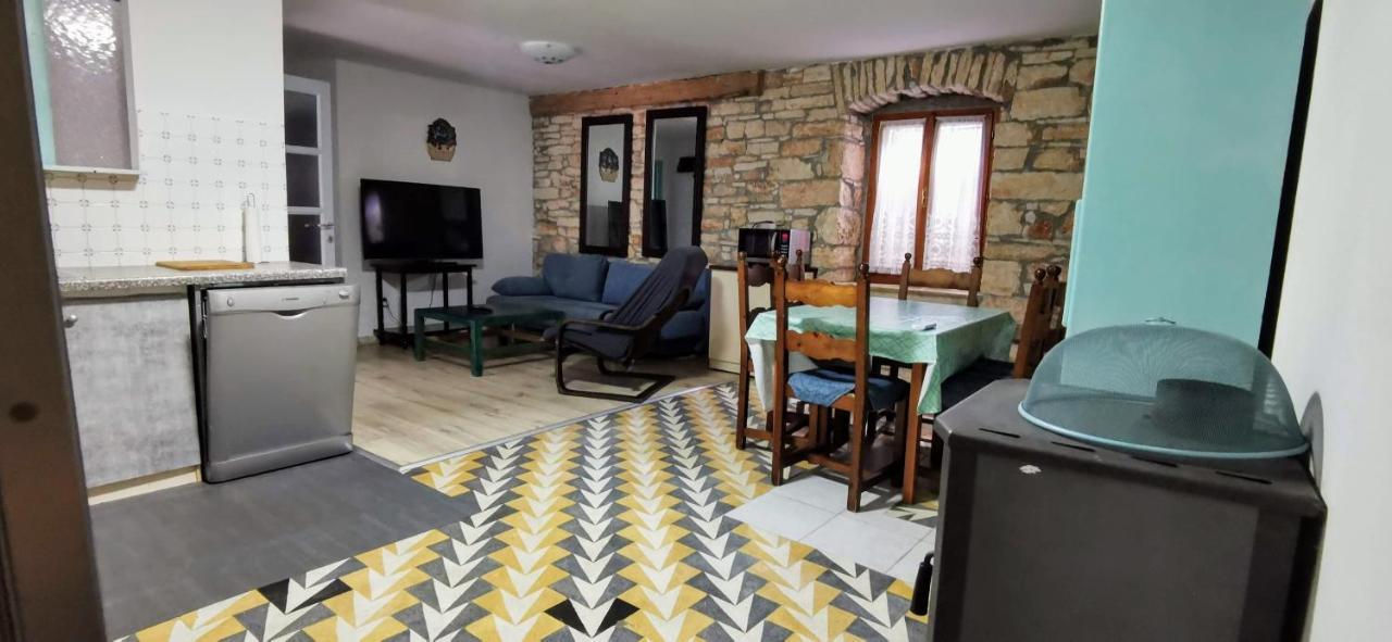 Eti And Mia Holiday Apartments Muntic Bagian luar foto