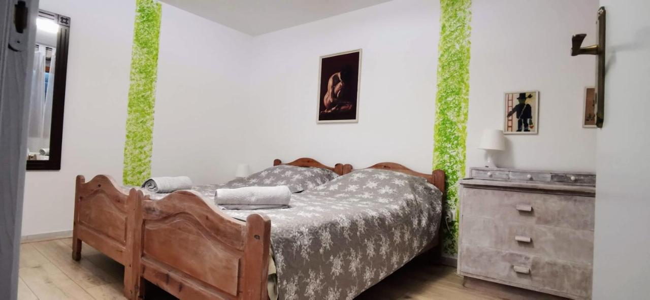 Eti And Mia Holiday Apartments Muntic Bagian luar foto