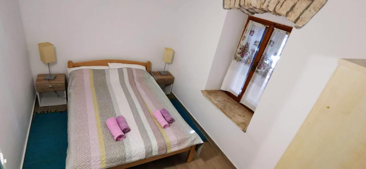 Eti And Mia Holiday Apartments Muntic Bagian luar foto