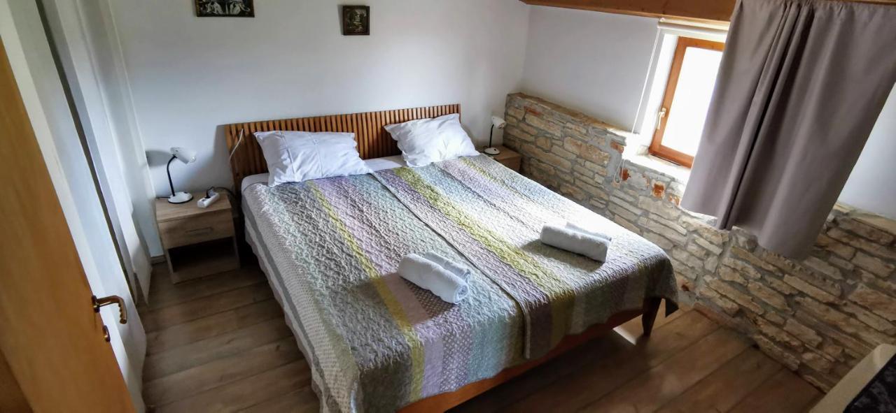 Eti And Mia Holiday Apartments Muntic Bagian luar foto